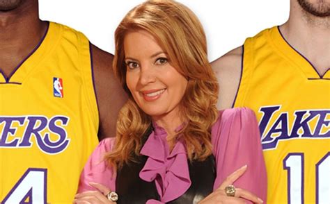 Lakers babe Jeanie Buss showing her hairy pussy and her。